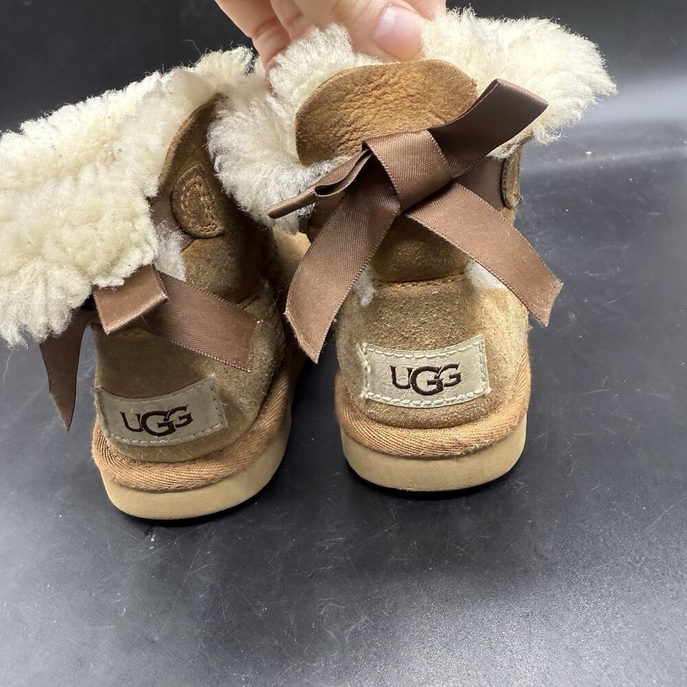 UGG Bailey Bootie Kids Size 8 Brown Fur lined Bow winter - Picture 5 of 8